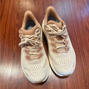 HOKA Kawana 2 Trainers